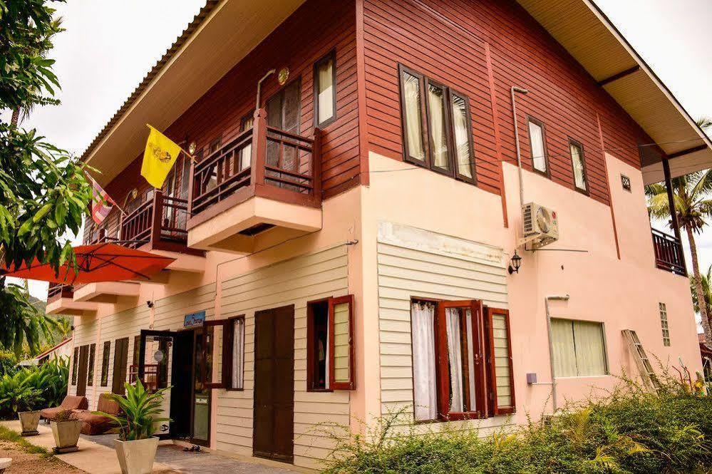 Love Station Hostel Baan Tai Exterior photo